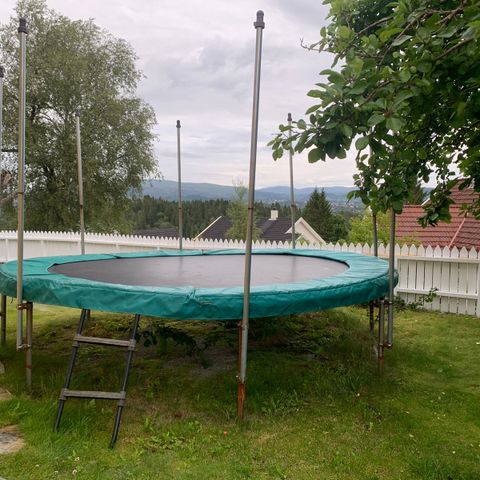 Trampoline med meget god spenst selges