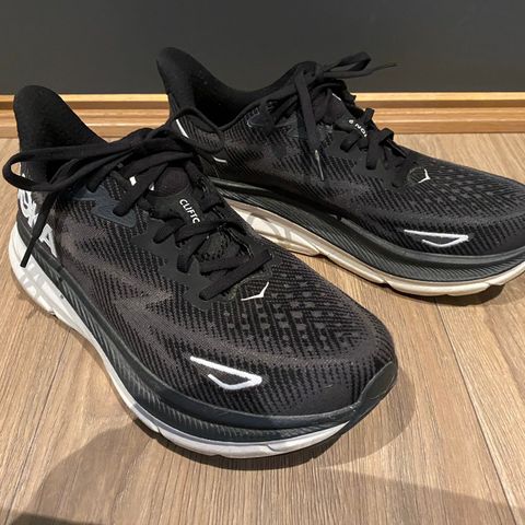 Hoka Clifton 9