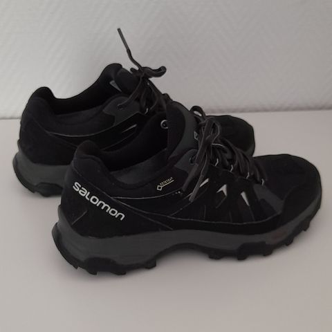 Salomon goretex str 38. Pent brukt.