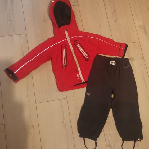 Jakke fra Kaxs og utebukse fra Helly Hansen str 92