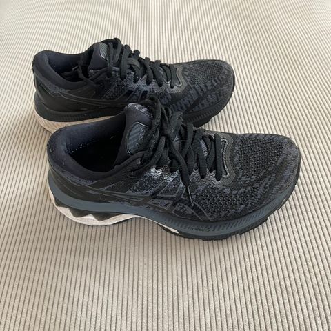 ASCIS LØPESKO 37- Gel- Kayano 27