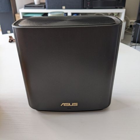 Asus RX6600 Tri Band WiFi router XT8