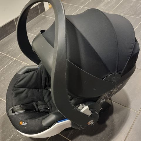 Besafe Izi Go modular med isofix base selges samlet