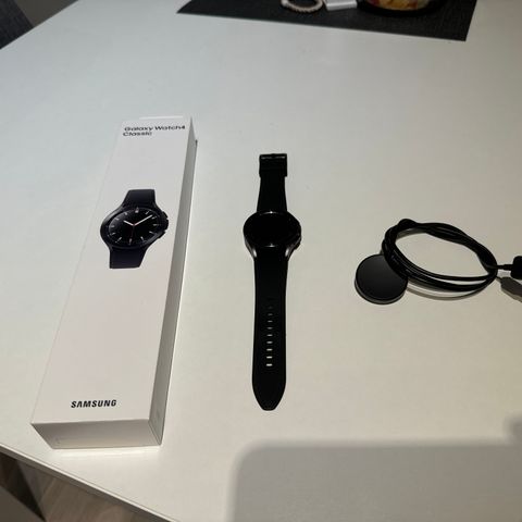 Galaxy Watch Classic 4 42mm - Pent brukt