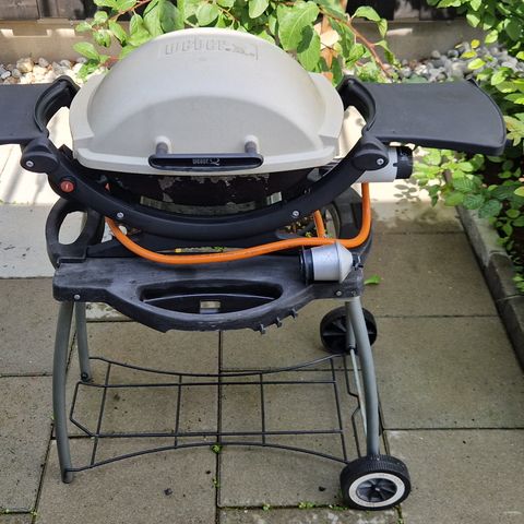 Weber Q200 Grill med bord og trekk