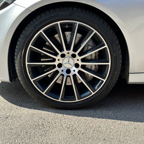 Mercedes AMG multieiket 19-tommers felger på nye sommerdekk