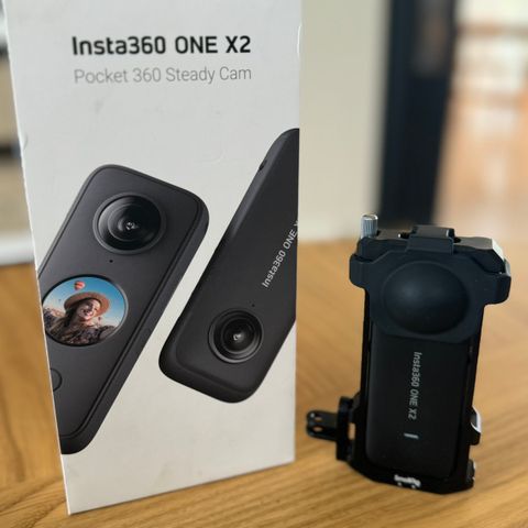 Selger pent brukt Insta360 X2 med utstyr. Kan byttes mot Insta360 Go3