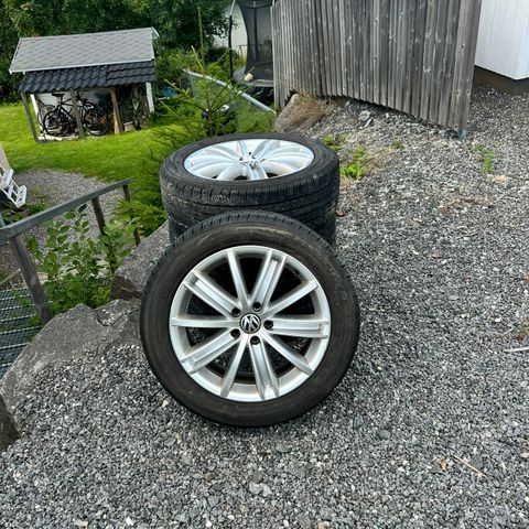 Dekk med  felg 235/50/18  VW