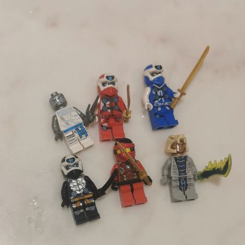 Lego figurer selges.