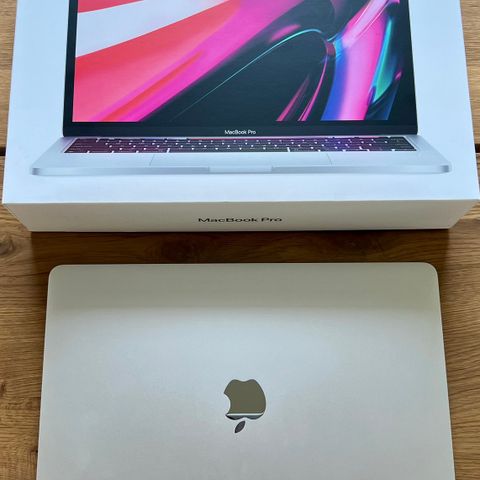 MacBook Pro 2022 13’ M2 / 16 GB RAM / 512 GB SSD