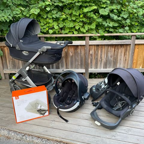 Stokke trailz vogn med bilstol og base