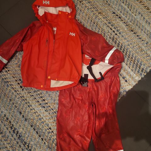 Regntøy str 104 fra Helly Hansen