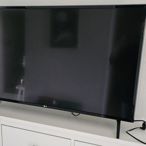 LG 4K smart TV 43"