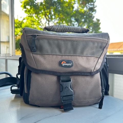 Lowepro Nova 180 AW