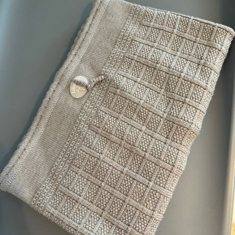 Lillelam babypledd i beige, 100% merino - er som nytt!