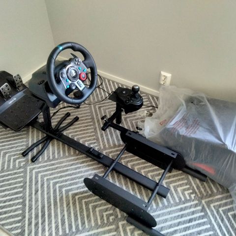 Komplett Sim-Racing rig. Piranha Mod RC + Logitech G29 + Shifter