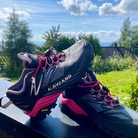 Ubrukt Kayland Duke GTX Black Fuchsia selges rimelig. Butikkpris 2599,-