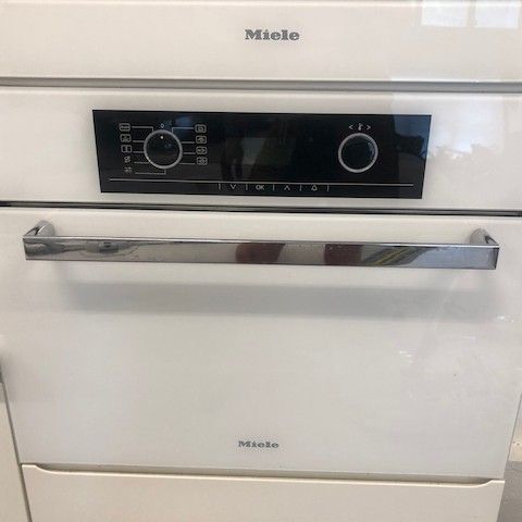 Miele DG 5061 Dampovn for innbygging.