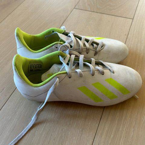 Adidas fotballsko str 35,5