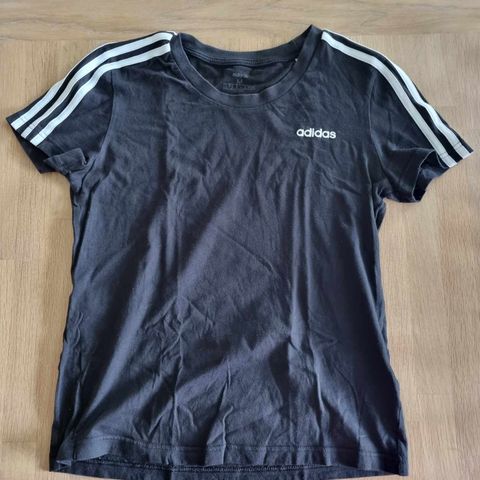 Sort Adidas t-skjorte