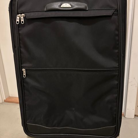 Samsonite trillekoffert med praktisk henger til dress/drakt