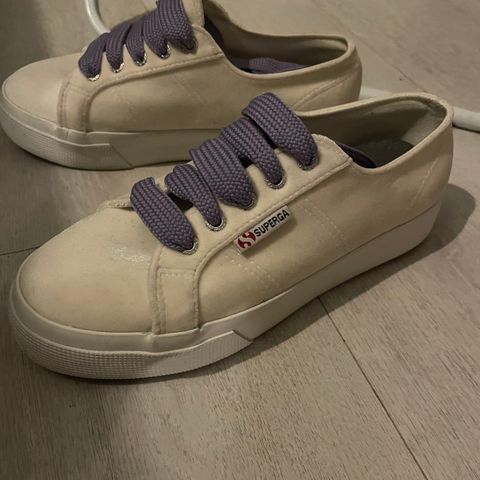 Superga hvite str 37 Ny pris!