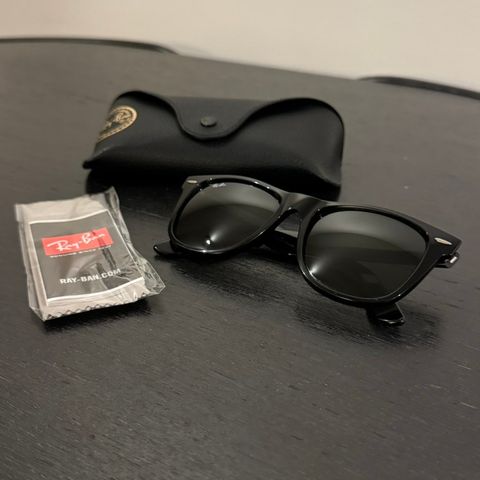 Ray-Ban Classic Wayfarer (RB2140)