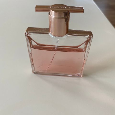 Lancome parfyme navn Ido’le  25ml flaske .brukt litt av den!