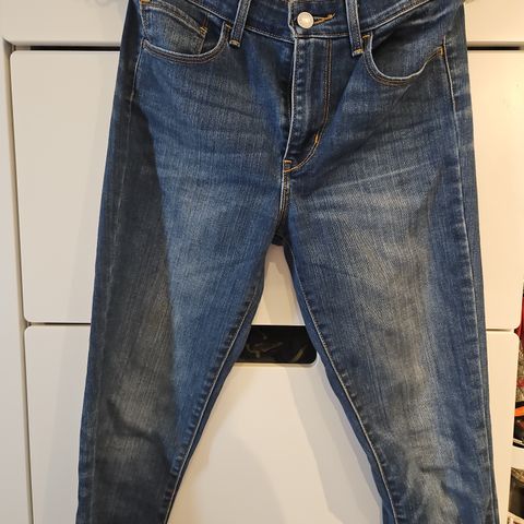 Levis high rise skinny 27
