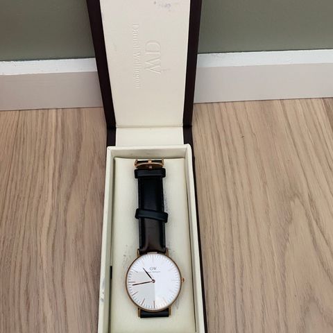 Daniel Wellington klokke selges