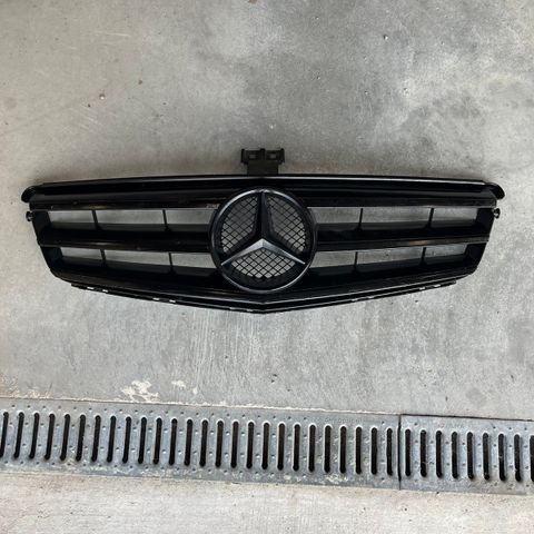 Mercedes-Benz W204 Grill