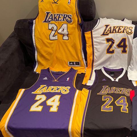 Kobe Bryant Lakers drakter