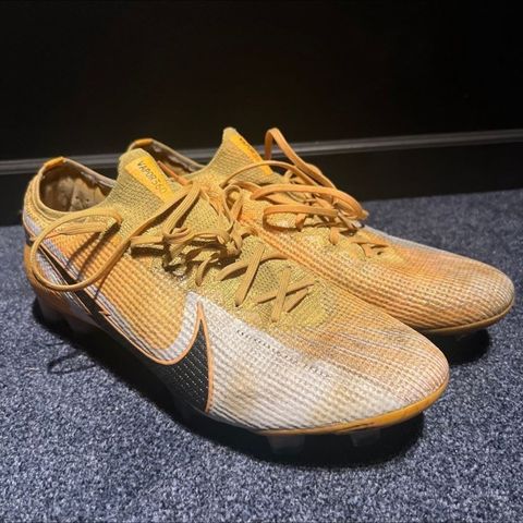 Nike mercurial vapor 13