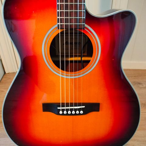 En fin Ashland by Crafter halv akustisk gitar til salgs