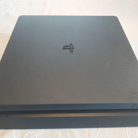 Playstation 4 Slim med 1 kontroll (PS4)