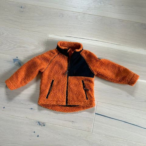 Pent brukt oransje pile fleece jakke