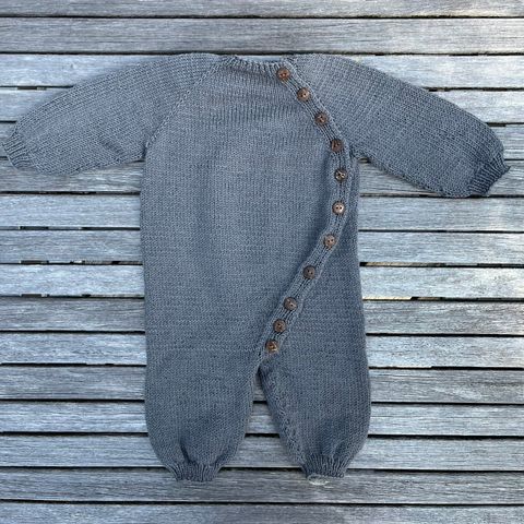 Ny Monday suit fra petite knit str 0-3 mnd