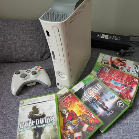 Xbox 360 med 5 spill og kontroll