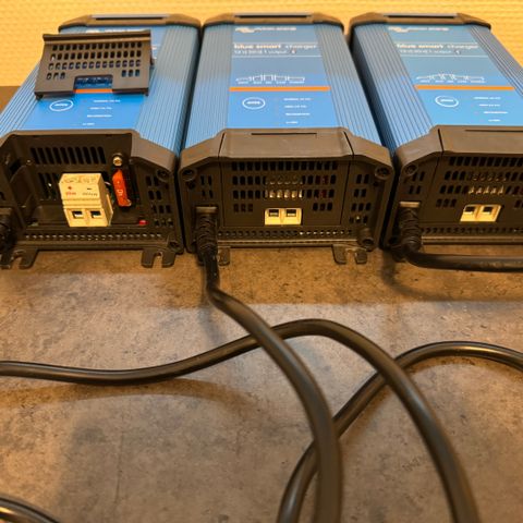 Victron  Blue Smart IP22 Charger 12/30 (1)