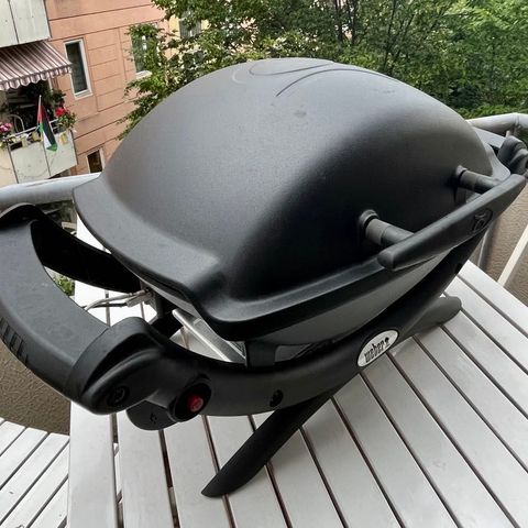 Weber Q1000 gassgrill m/ trekk