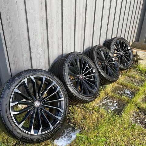 momo rf03 19" 5x120 felg med vinterdekk f80 m3, f82 m4