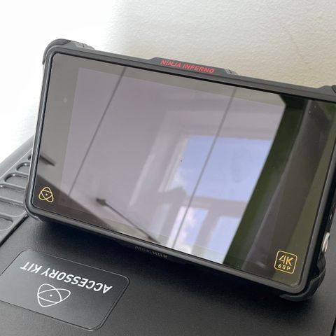 Atomos Ninja Inferno 7» med 2 stk Nitecore batterier og lader