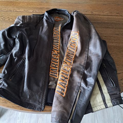 Harley davidson skinnjakke selges