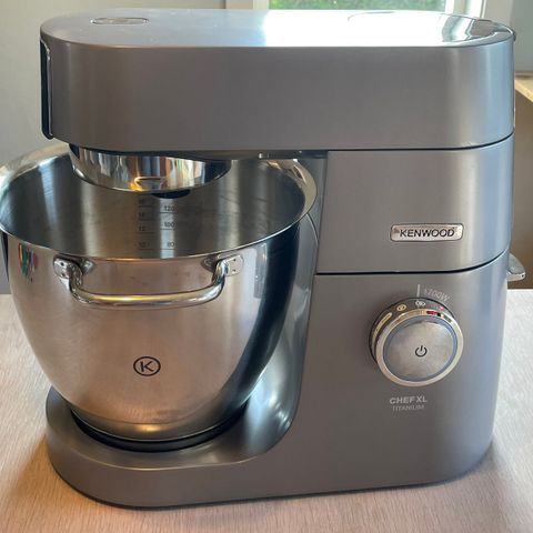 KENWOOD CHEF XL Titanium 1700W, SOLGT!