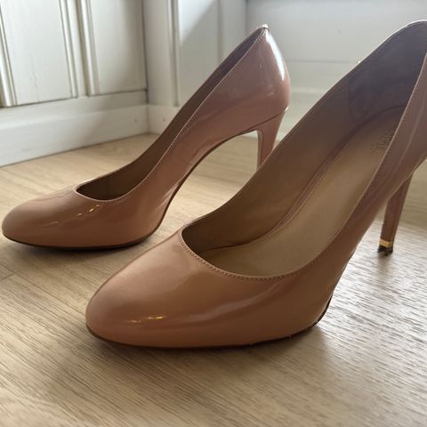 Michael Kros pumps