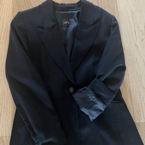 Nydelig klassisk blazer fra Ril’s med ull (2.999,-)