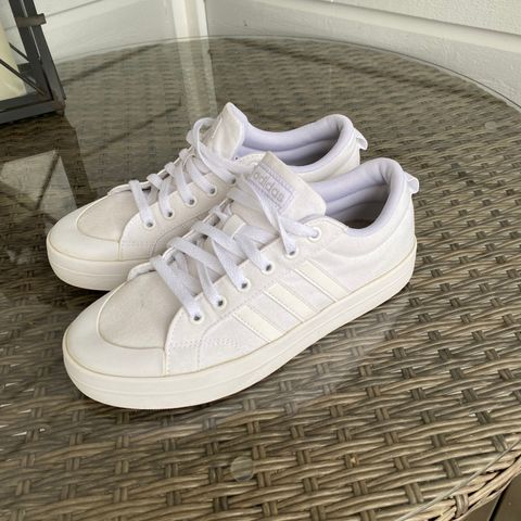 Adidas sneakers hvit str .40