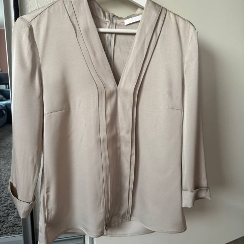 Ny og ubrukt Hugo Boss bluse str 34