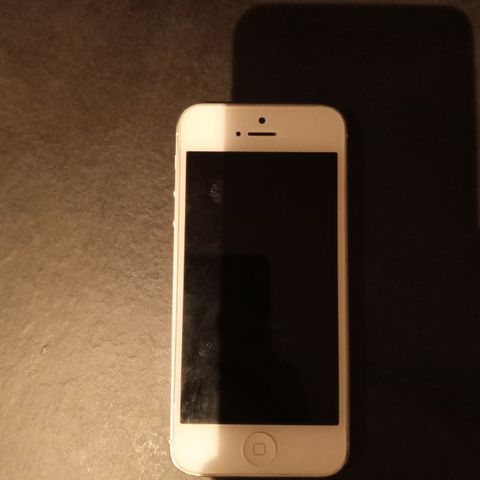 Selger en godt brukt iPhone S4