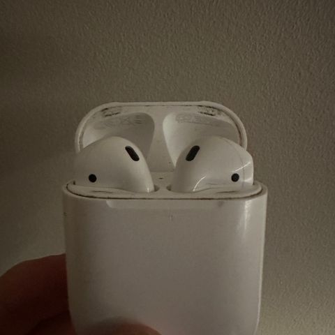 Apple AirPods (2019)